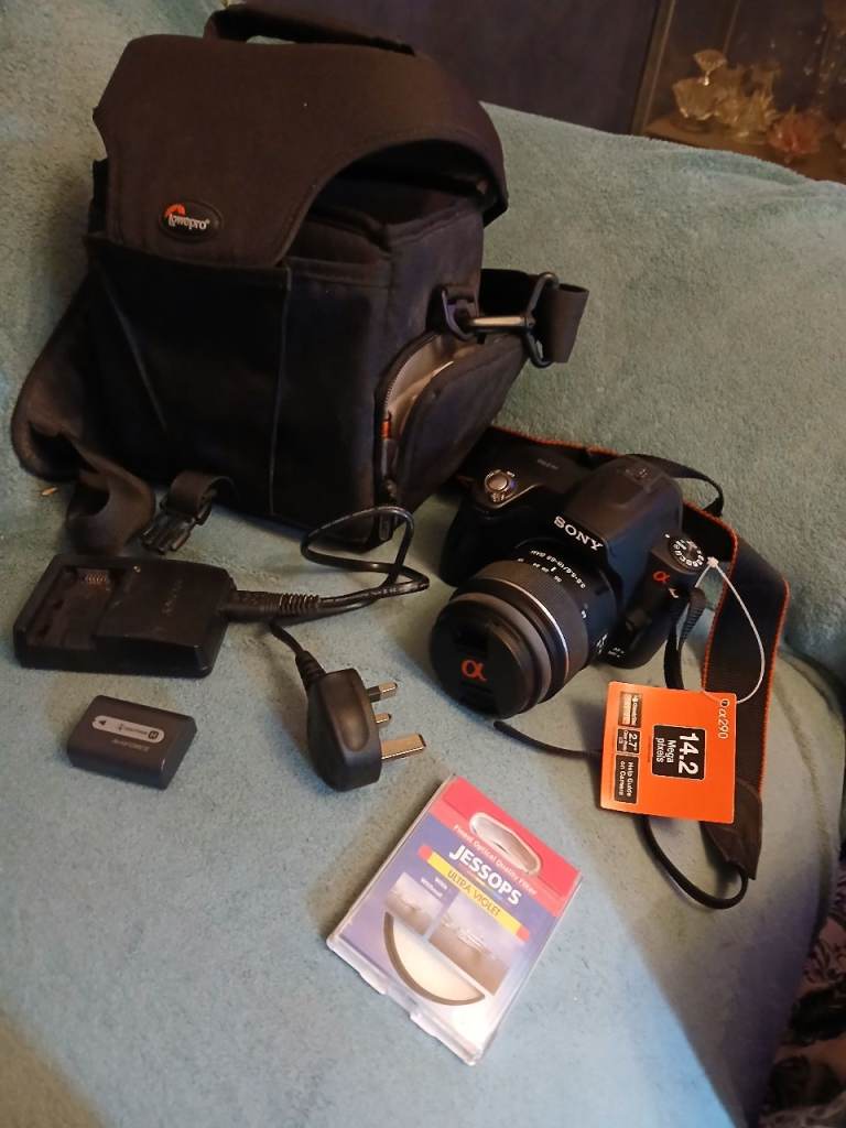 Sony DSLR-A290 Camera Kit with Lowepro Bag