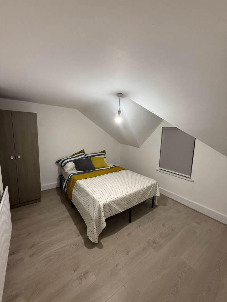 🏡 DOUBLE ROOM AVAILABLE IN POPLAR — BILLS INCLUDED 🏠