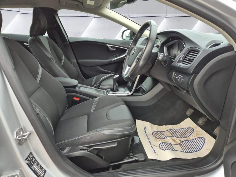 2018 Volvo V40 2.0 D2 Momentum Nav Plus Euro 6 (s/s) 5dr HATCHBACK Diesel Manual