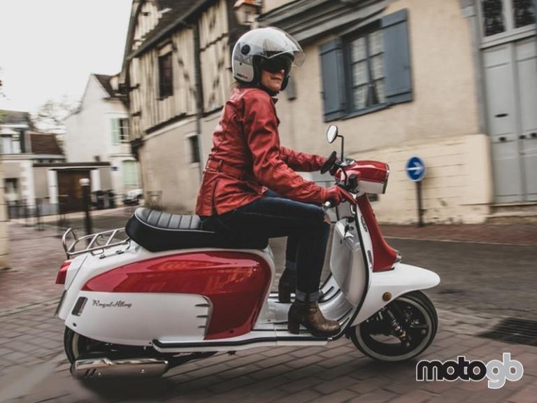 ROYAL ALLOY GT 125cc A Modern Classic Retro Automatic Moped Scooter