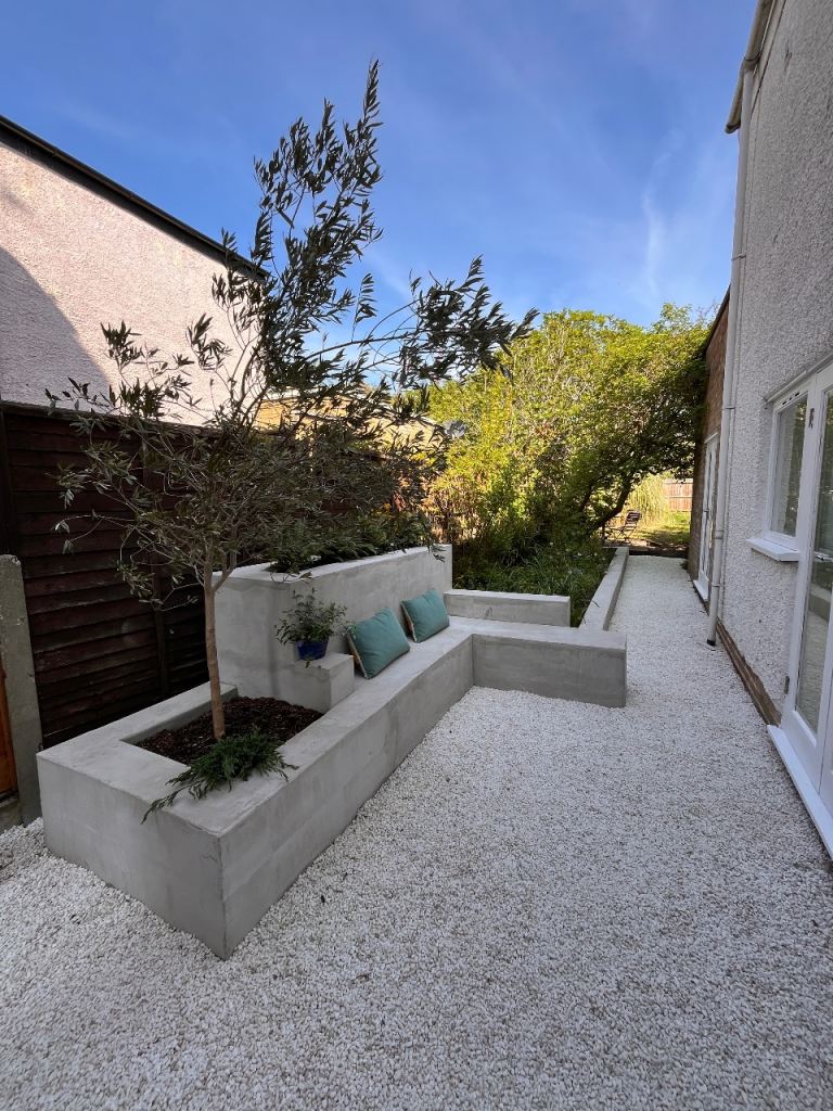 Beautiful Two-Bedroom Garden Flat with Private Parking – Ravenstone Road, N8