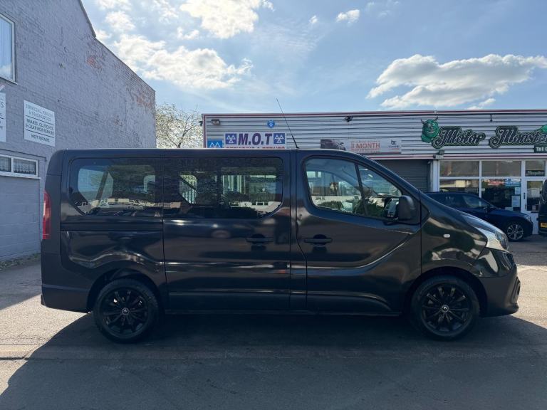 Renault Trafic 1.6 dCi 27 Business 9 Seat SWB Minibus  DIESEL MANUAL 2015/15