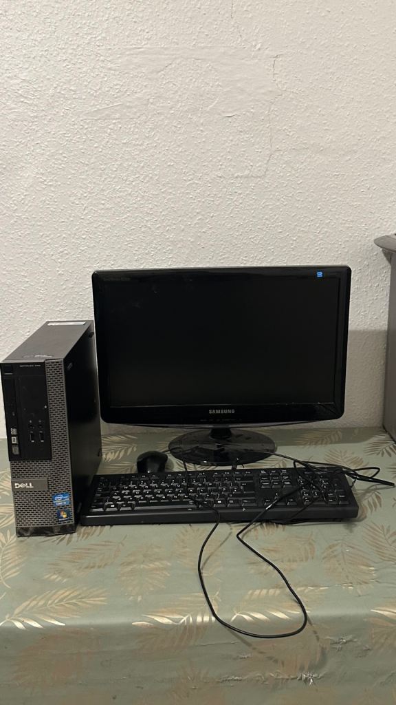 Computer screen, keyboard, mouse and CPU. PC SET 