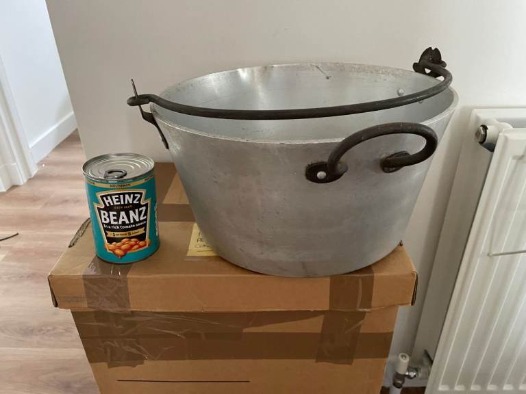 Large Pot with Handle – Good Condition