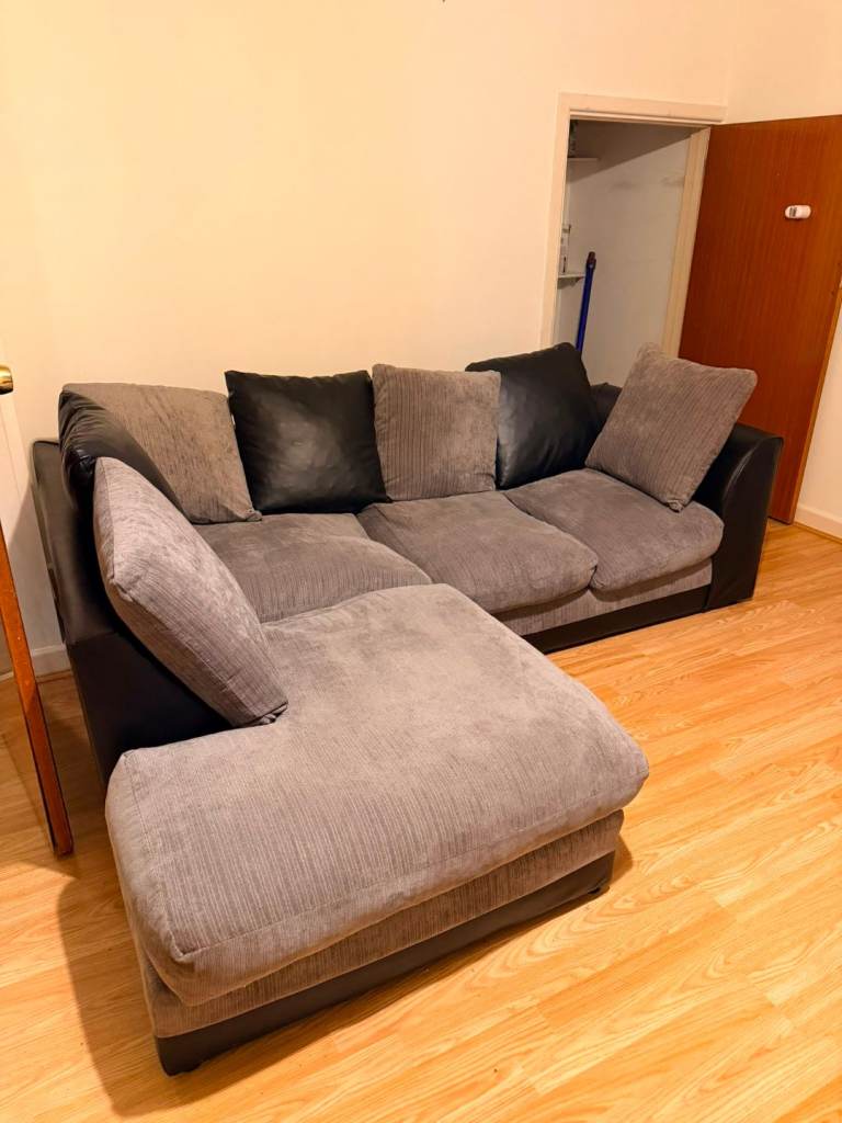 Corner Sofa with Chaise – Good Condition