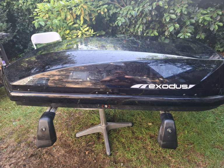 Exodus Roof Box with roof racks