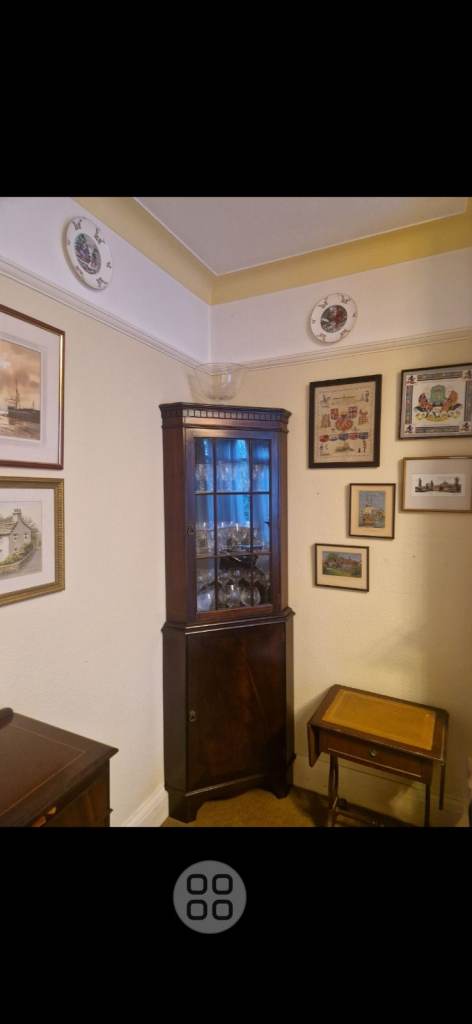 Corner display unit