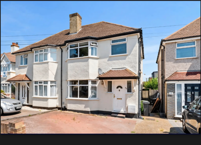  3-BEDROOM SEMI-DETACHED HOUSE TO RENT – WEST EWELL, EPSOM