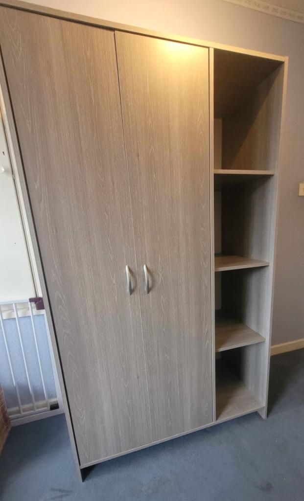 Bedroom wardrobe in Grey wood finish 