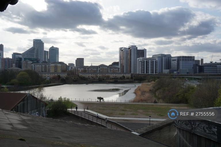 1 bedroom in Orchard Place, London, E14 (#2755556)