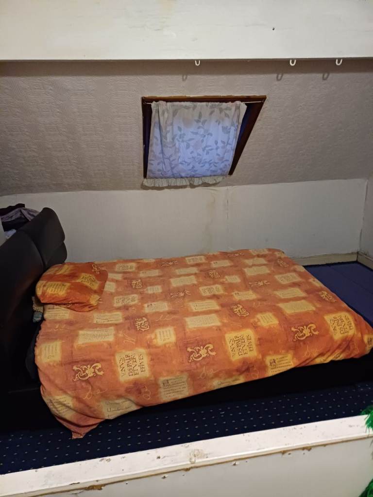 DOUBLE ROOM AVAILABLE, ALL BILLS INCLUDED,
