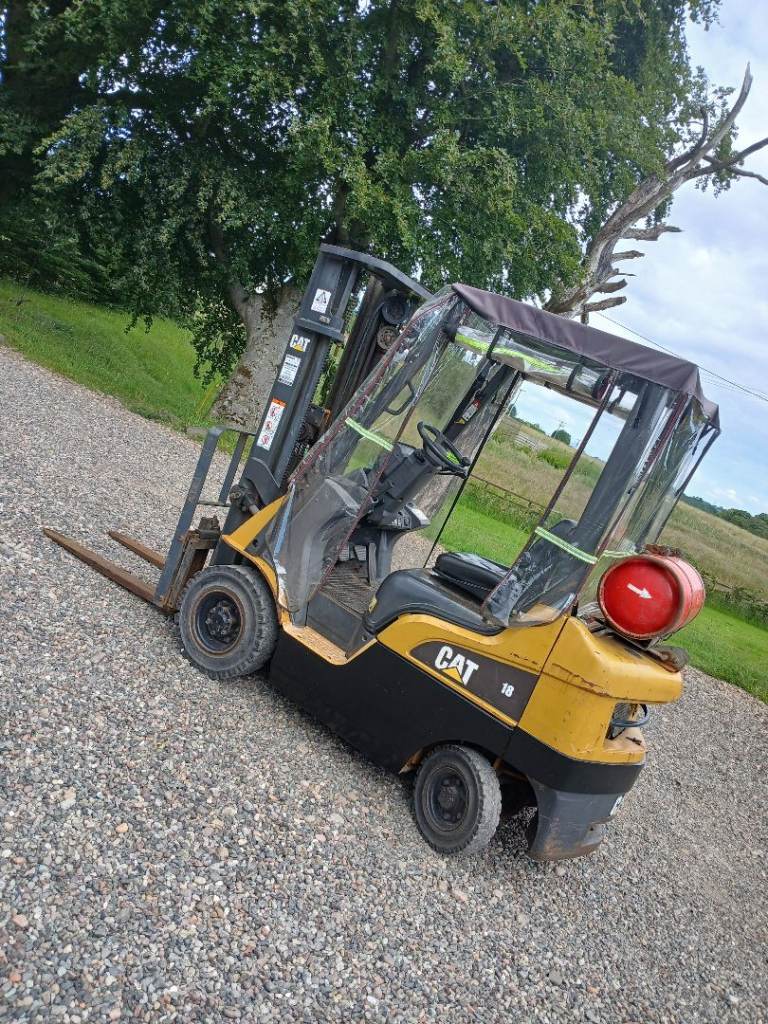 Cat forklift 