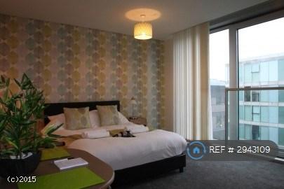Studio flat in The Hub, Milton Keynes, MK9 (#2943109)