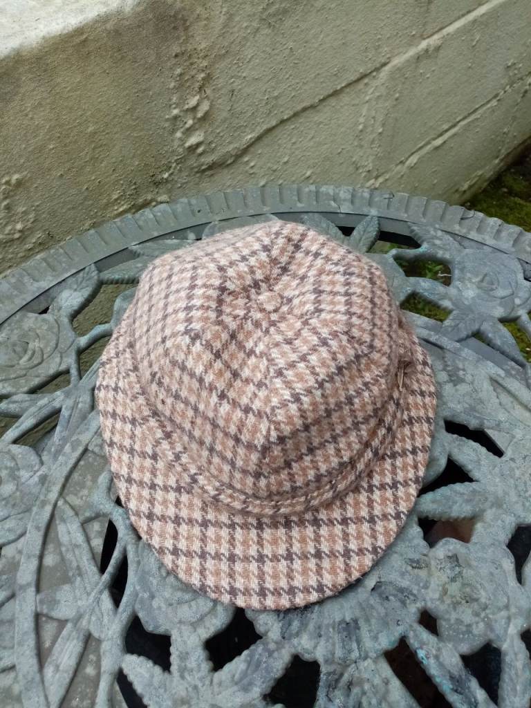 Dearstalker pelmet hat beige small 