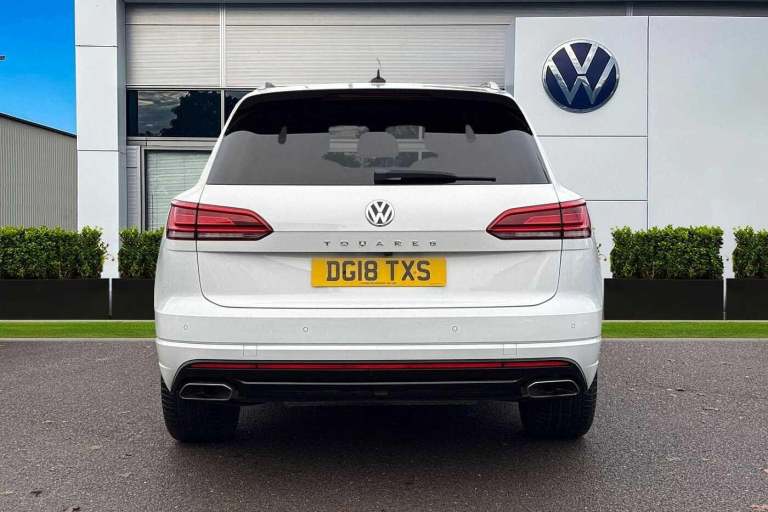 2018 Volkswagen Touareg 3.0 V6 TDI 4Motion R-Line Ã¢Â­Â14 way power adjustment, Innovation cockp...