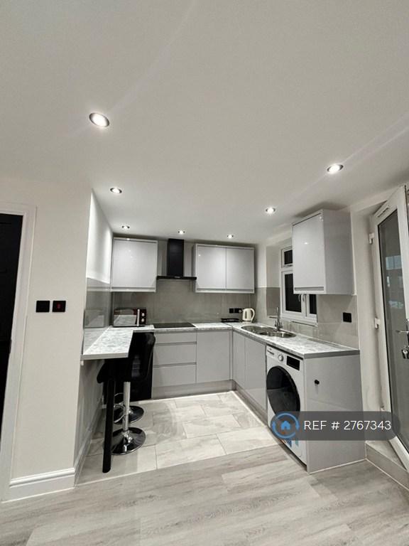 Studio flat in St. Catherines Court, Aylesbury, HP19 (#2767343)