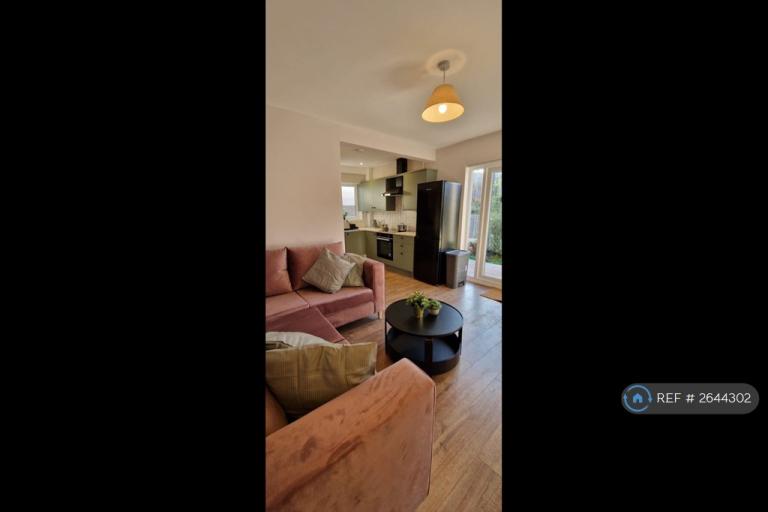 4 bedroom house in Beeston Road, Nottingham, NG7 (4 bed) (#2644302)