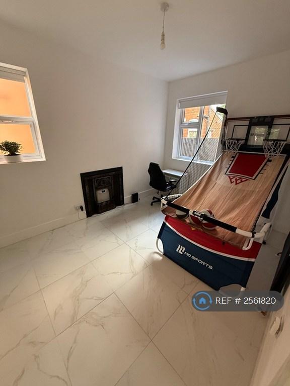 5 bedroom house in Knighton Road, Leicester, LE2 (5 bed) (#2561820)