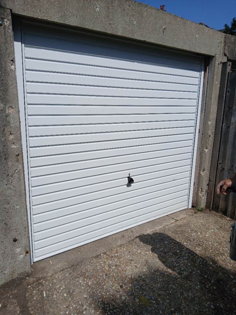 Storage garage to rent in Winton