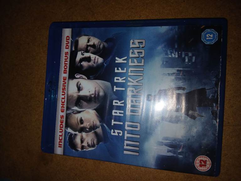 Star trek into darkness includes exclusive darkness blu ray