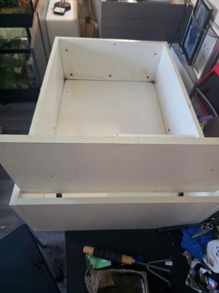 Tortoise table 3ft white 