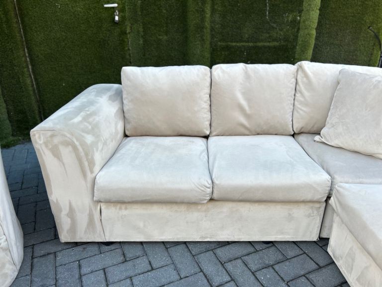 French velvet light beige corner sofa with matching cuddle chair DELIVERY AVAILABLE 🚚