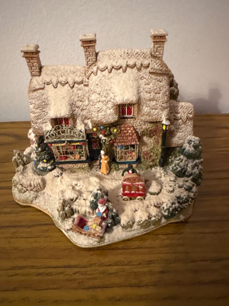 Lilliput Lane The Christmas Present