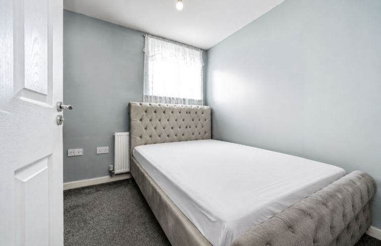 Double Room Available in Clean 3-Bedroom Apartment
