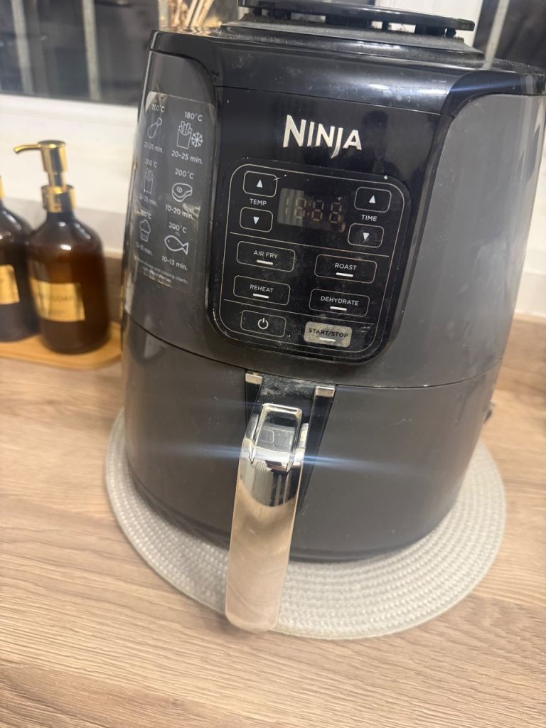 Used Ninja air fryer in working condition 