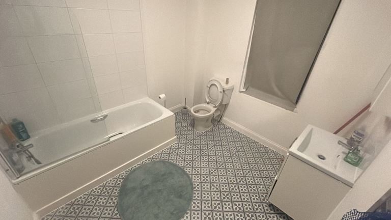 Double Room Available for Couple or Single Person at Goodmayes 