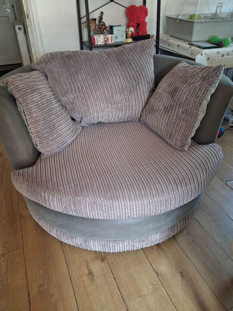 Swivel cuddle chair