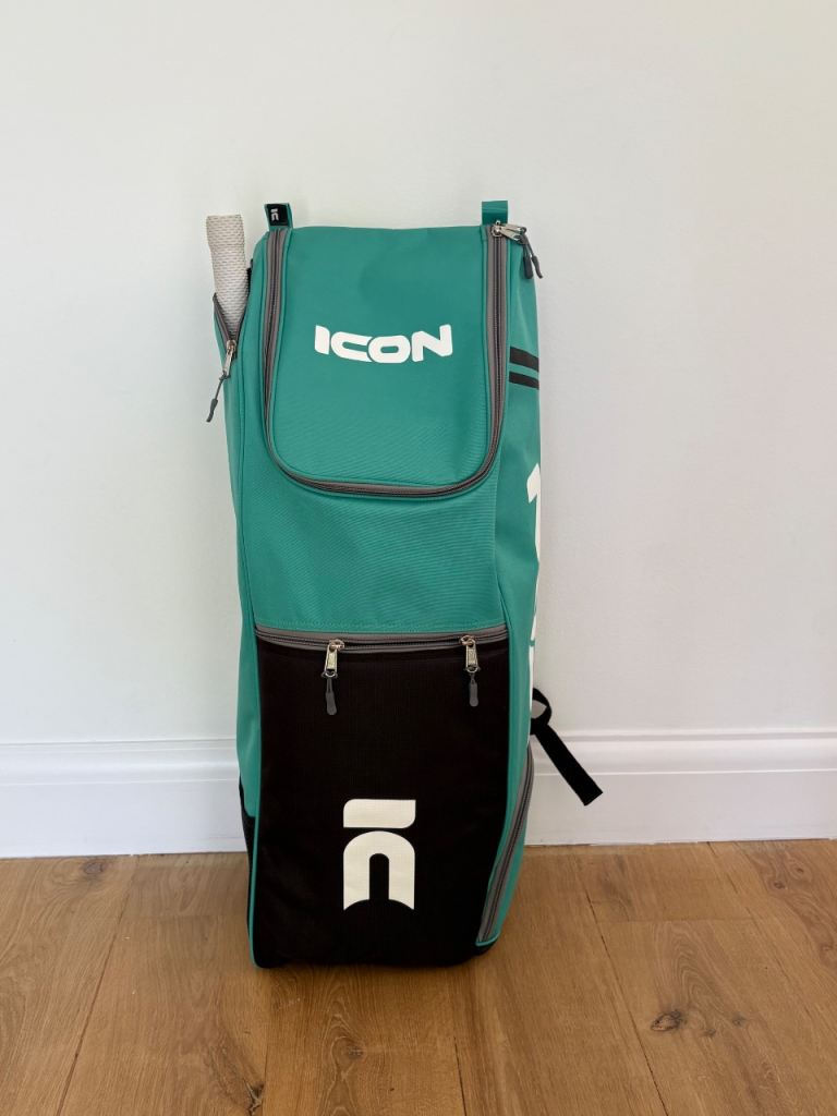 ICON Junior Cricket Kit - Full Set, New