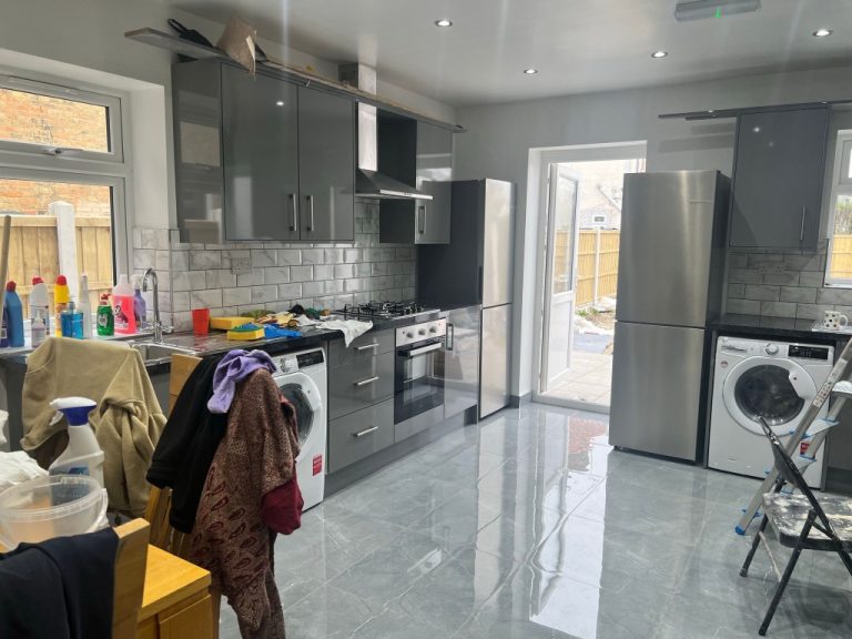 HEATHROW🏡 STUNNING 5 BED ENSUITE PROPERTY+SEPARATE STUDIO SUPPORTED LIVING/SERVICED ACCOMODATION
