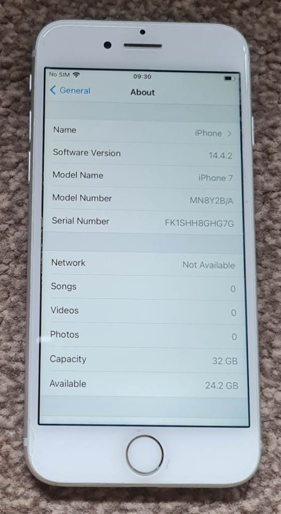 Apple iPhone 7 32GB - Silver, Good Condition