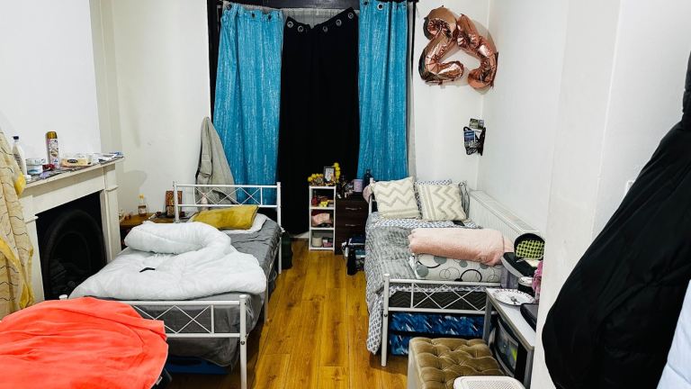 Sharing room for girls