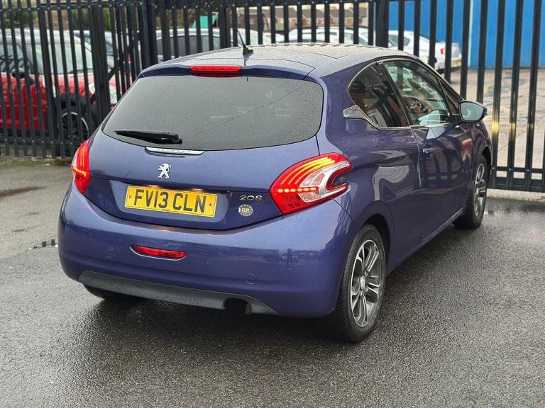 2013 Peugeot 208 1.2 VTi Intuitive Euro 5 3dr HATCHBACK Petrol Manual