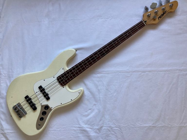 Peavey jazz bass style guitar 
