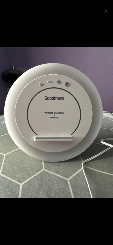 Wireless charger and speaker 