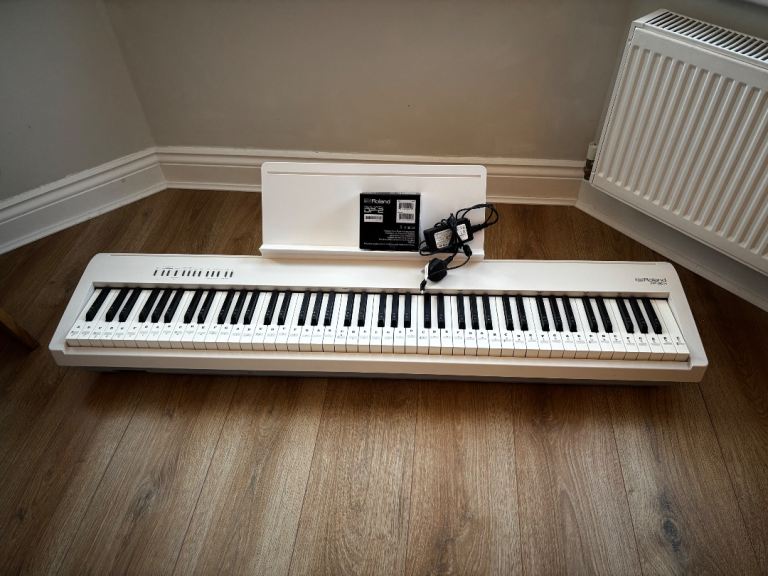 Roland FP30X White Portable Piano