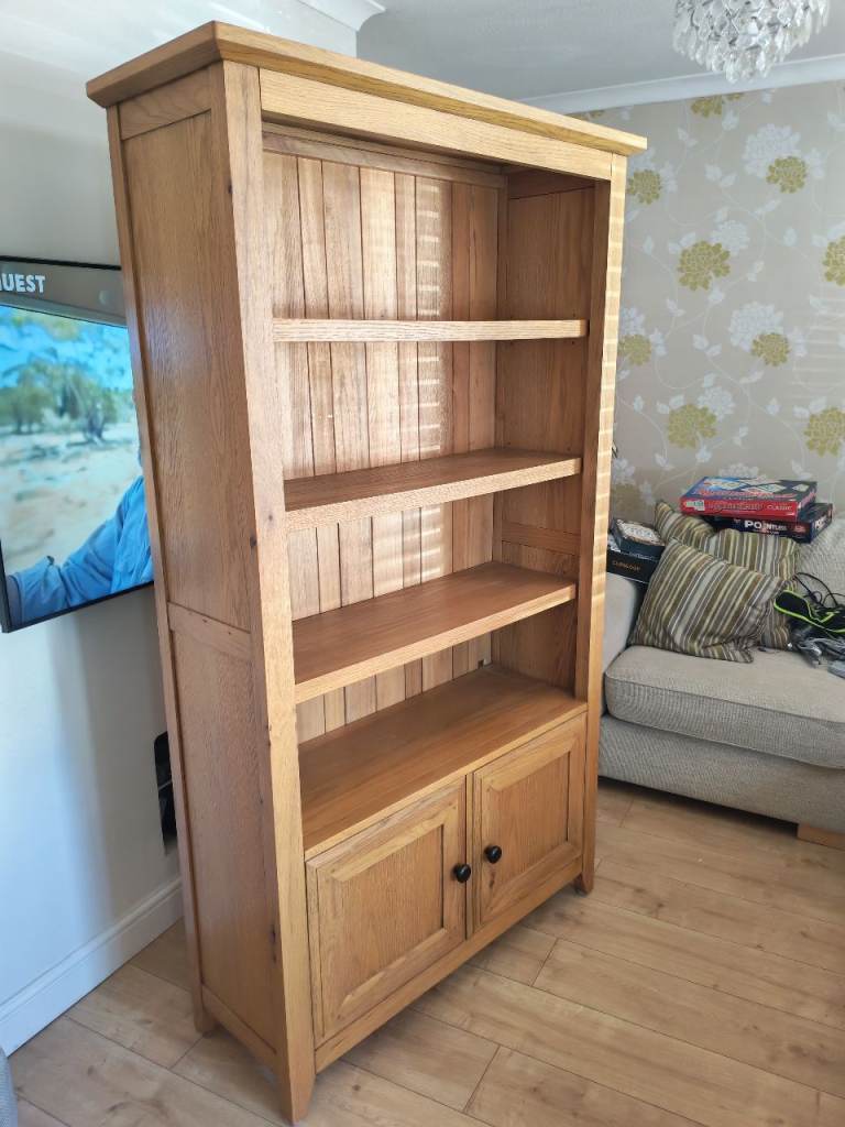 Solid Oak Bookcase with Storage Cupboard – Good Condition