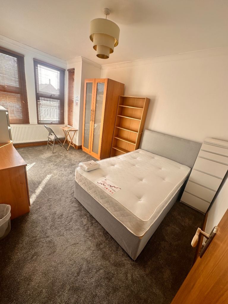 Ilford/ Gants Hill female professional to share our home