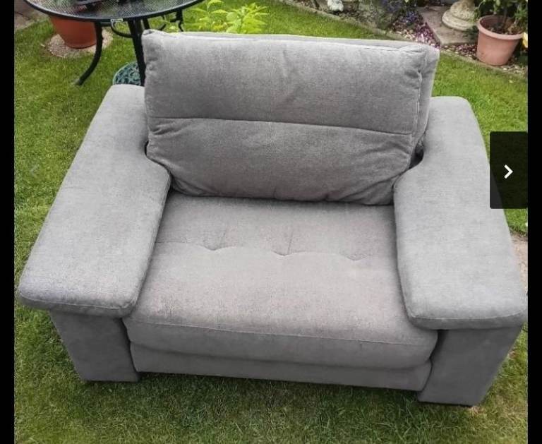 QUALITY FOLD OUT CHAIR BED.