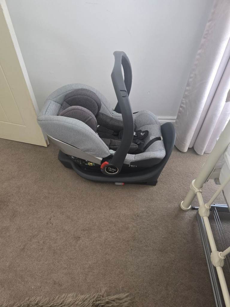 Oyster Capsule Baby Car Seat – Grey, Good Condition