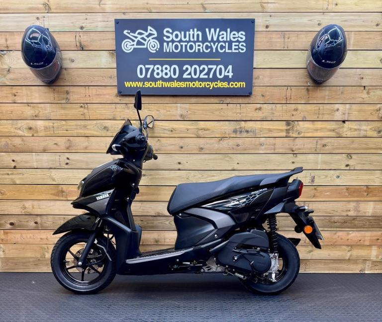 Yamaha RayZR 125cc / 2025 model / only 2264 miles 