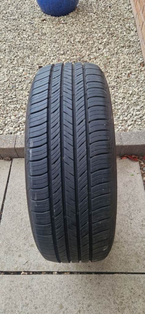 Kumho Crugen HP71 225x65 R17 102V Tyre