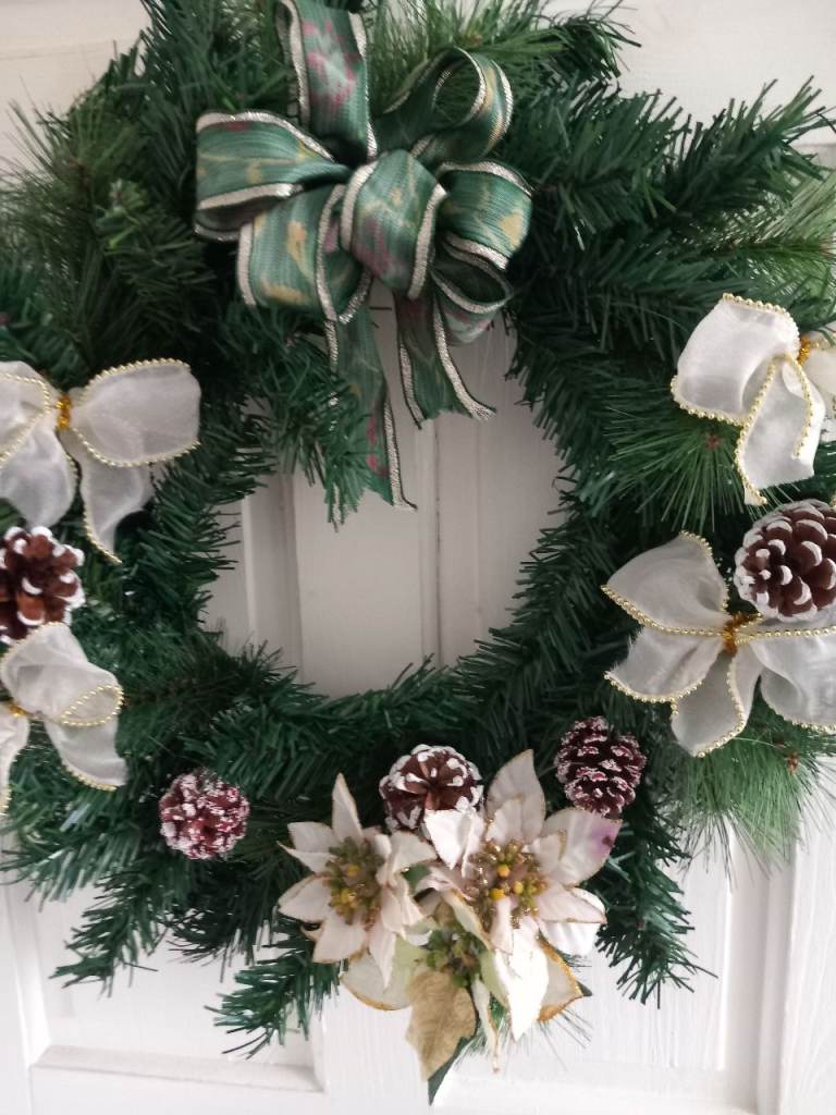 LARGE CHRISTMAS DOOR WREATH 