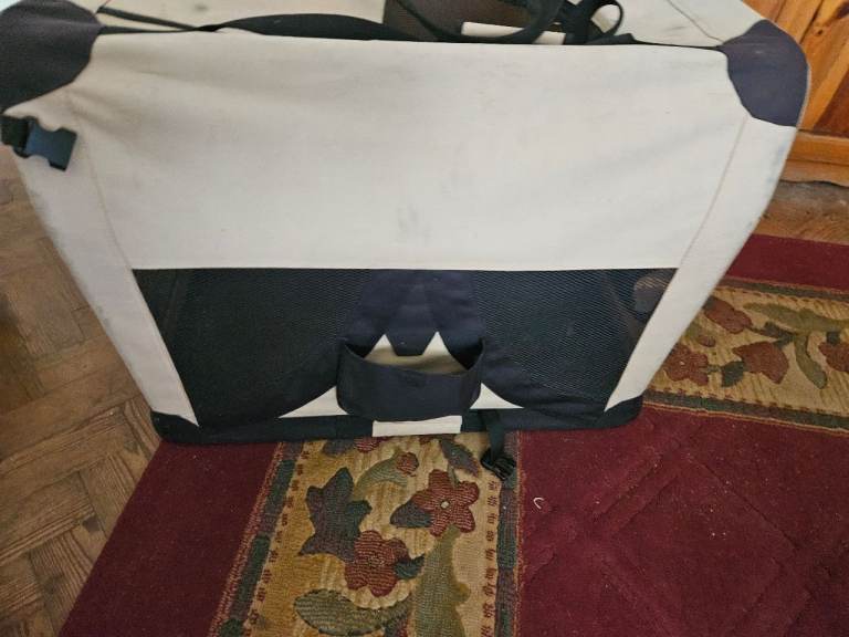 Dog car carrier crate. 70 cms long.