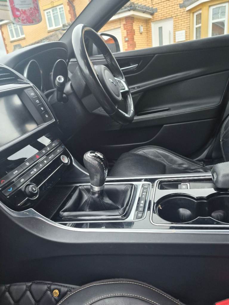 Jaguar, XE, Saloon, 2017, Manual, 1999 (cc), 4 doors