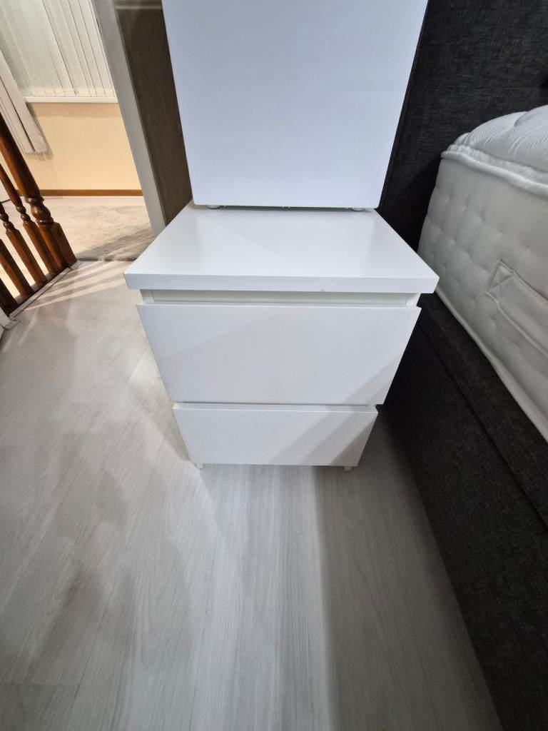 image for 2 bedside tables