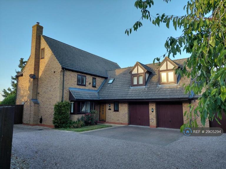 5 bedroom house in Manor Farm Close, Broughton, Kettering, NN14 (5 bed) (#2905294)